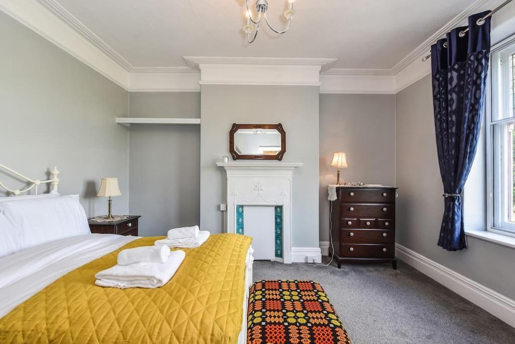 Traditional 3-Bed Property In Pontcanna With Parking Cardiff Eksteriør billede