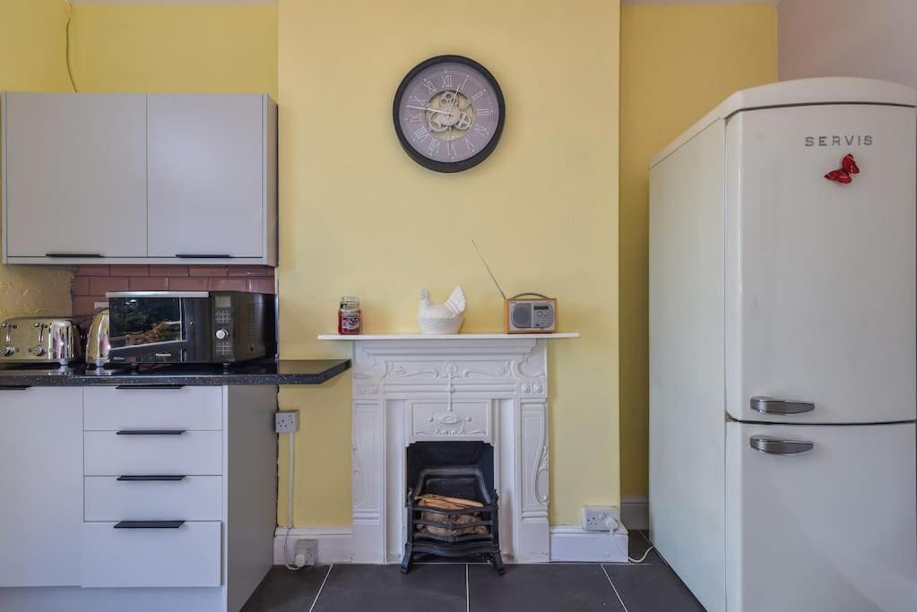 Traditional 3-Bed Property In Pontcanna With Parking Cardiff Eksteriør billede