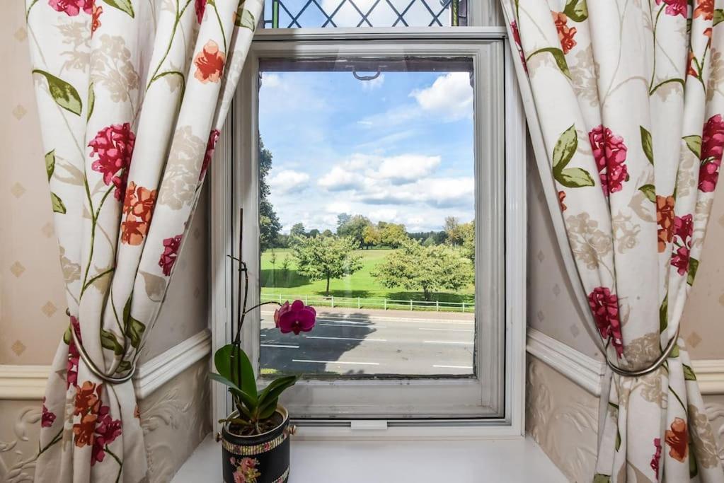 Traditional 3-Bed Property In Pontcanna With Parking Cardiff Eksteriør billede