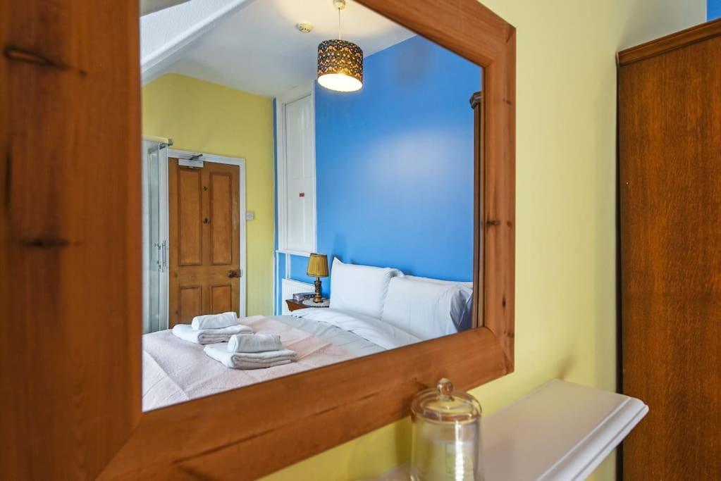 Traditional 3-Bed Property In Pontcanna With Parking Cardiff Eksteriør billede