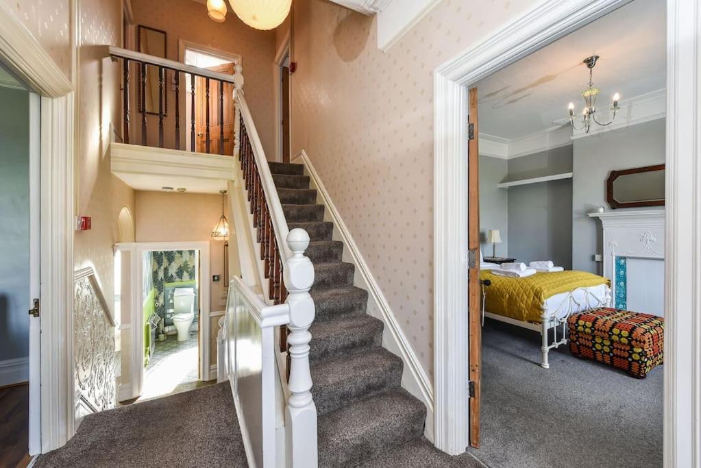 Traditional 3-Bed Property In Pontcanna With Parking Cardiff Eksteriør billede