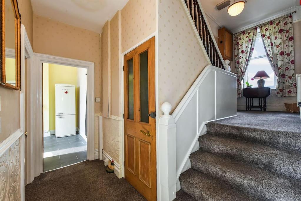Traditional 3-Bed Property In Pontcanna With Parking Cardiff Eksteriør billede
