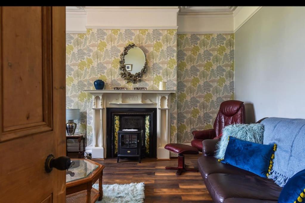 Traditional 3-Bed Property In Pontcanna With Parking Cardiff Eksteriør billede