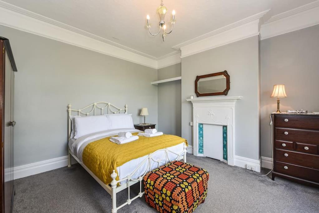 Traditional 3-Bed Property In Pontcanna With Parking Cardiff Eksteriør billede